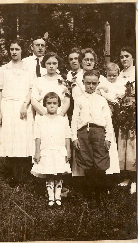 creepy vintage family portraits