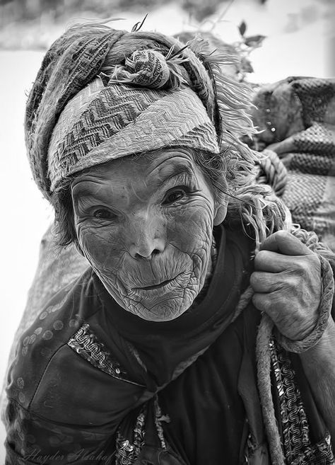 wrinkles old moroccan woman