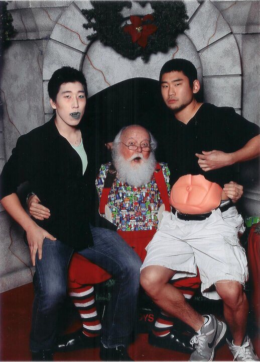 Friends Take A Picture With Santa For 11 Years