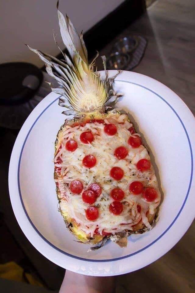 memes - pizza on pineapple meme