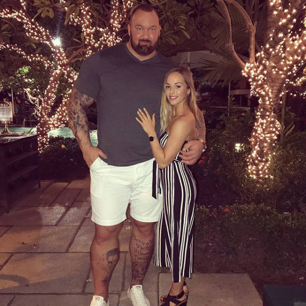 “The Mountain” And His Little Wife 14 pics