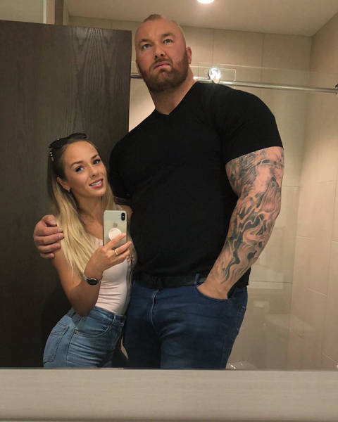 “The Mountain” And His Little Wife 14 pics