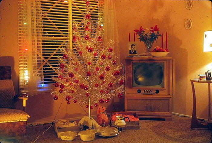 36 Photos Of Christmas Home Decor In The 1950s And 1960s