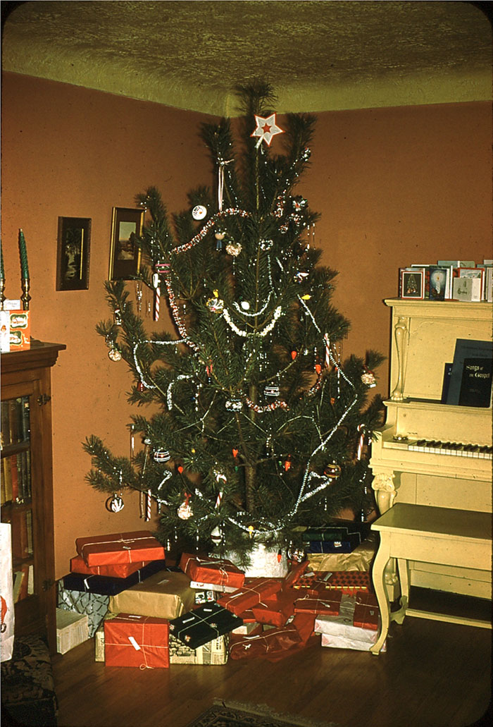 36 Photos Of Christmas Home Decor In The 1950s And 1960s