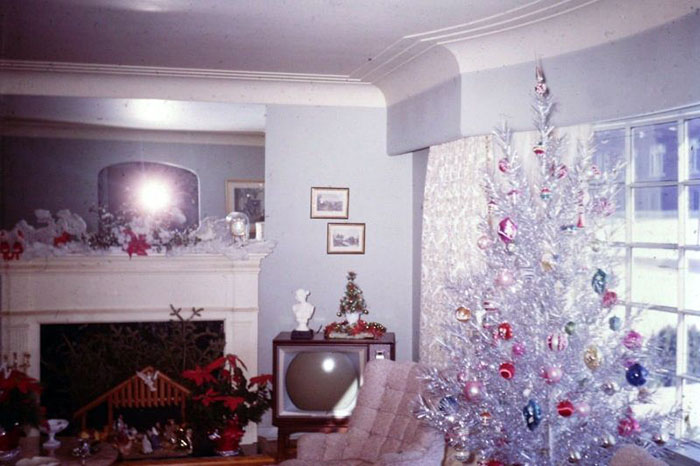 36 Photos Of Christmas Home Decor In The 1950s And 1960s