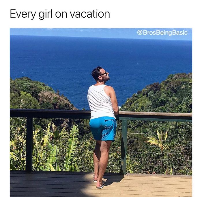 every girl on instagram - Every girl on vacation Basic Sel
