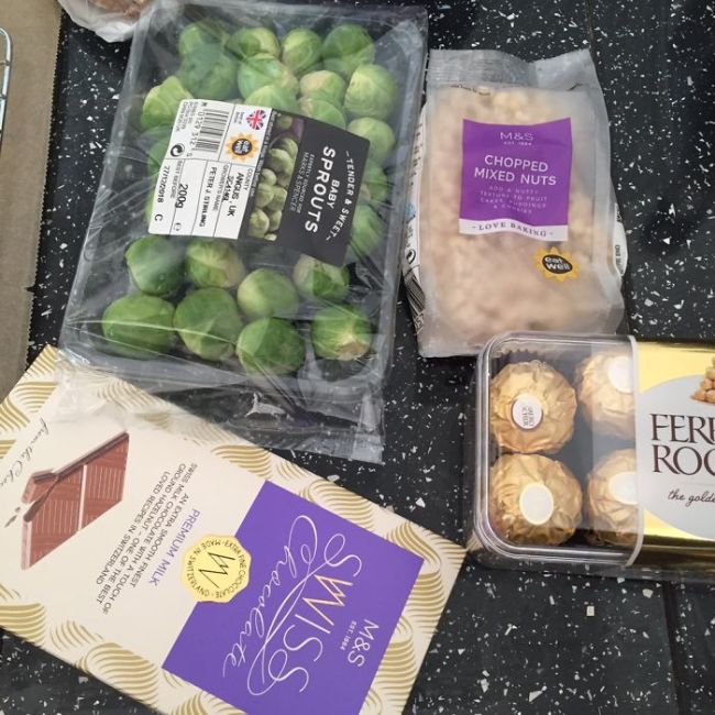 ferrero rocher - Feru Ros the golde Chopped Mixed Nuts Sario M&S Tender & Swe Sweet Baby Swiss Sprouts Chocolate Angusuk Peter Sig Premium Milk An Extra Smooth Finest Swiss Milk Chocolate With A Touch Of Cround Hazelnut One Of The Best Loved Recipes In Sw