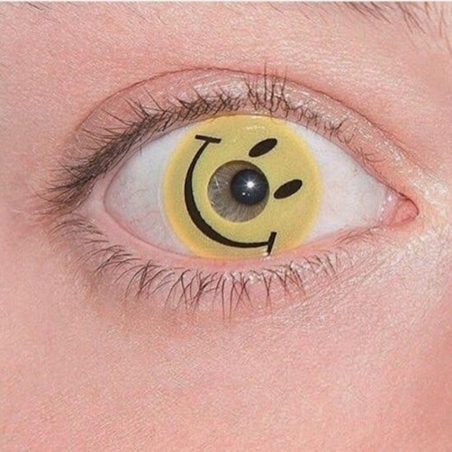 funny pics - of a an eyeball that looks like a smiley face