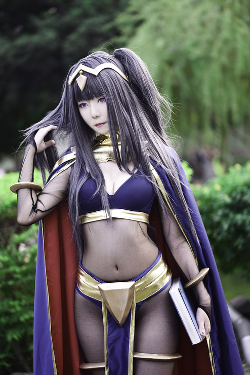 12 of the Best & Enticing Tharja Cosplay pics.