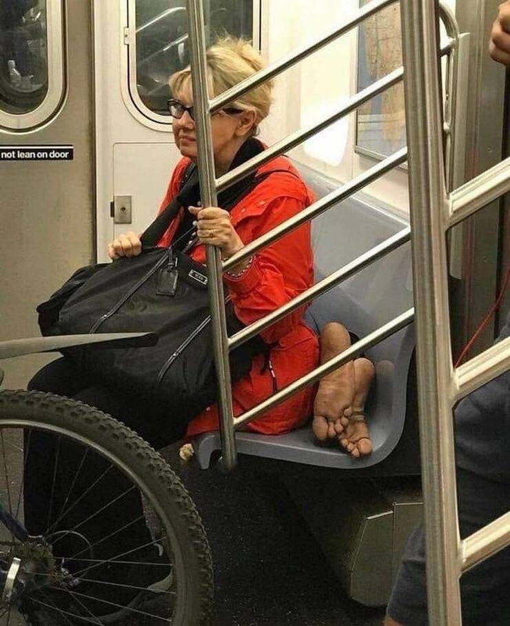 woman sits on man in subway - not lean on door Ves