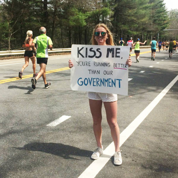 funny fan - Kiss Me, Youre Running Better Than Our Government