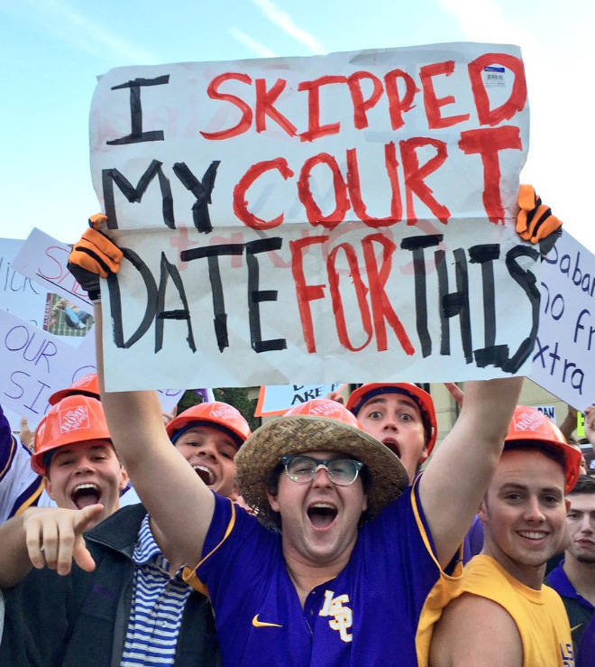 funny fan signs - I Skipped Mycour Date Forthis xtra Krey