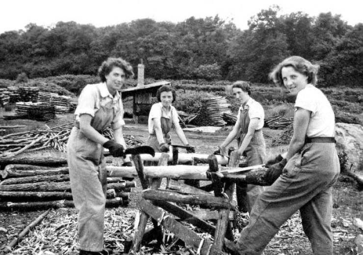 Women Who Worked As Lumberjacks During Wartime