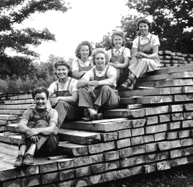 Women Who Worked As Lumberjacks During Wartime