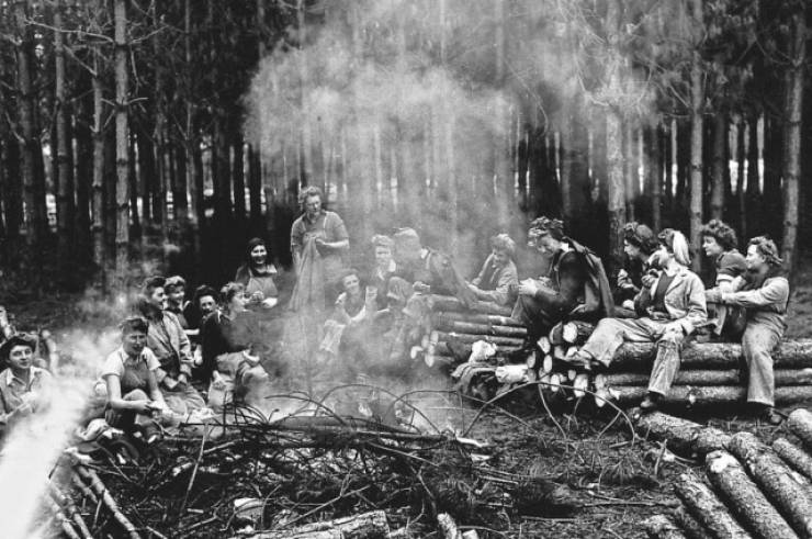 Women Who Worked As Lumberjacks During Wartime