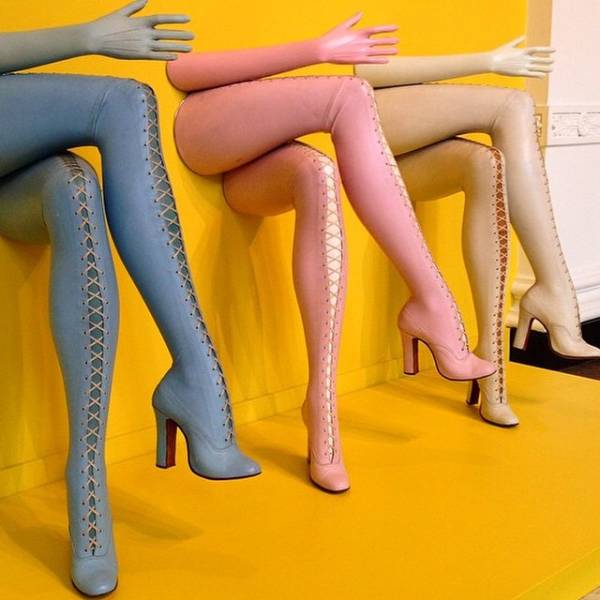 Trashy art exhibits - human leg - Leccxxxxxxxxxxxxx