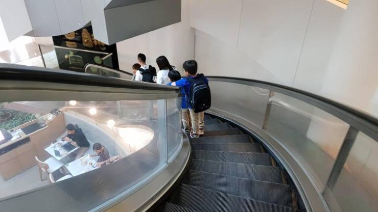 escalator