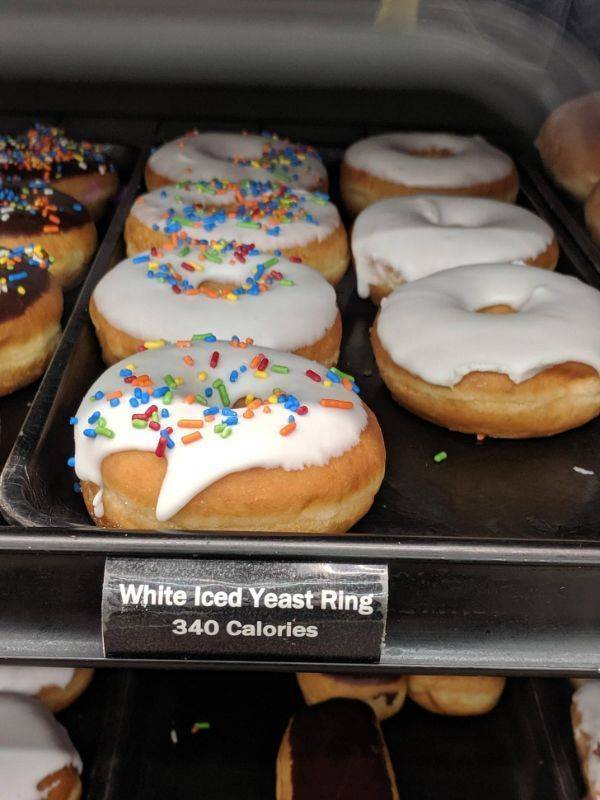 baking - White Iced Yeast Ring 340 Calories