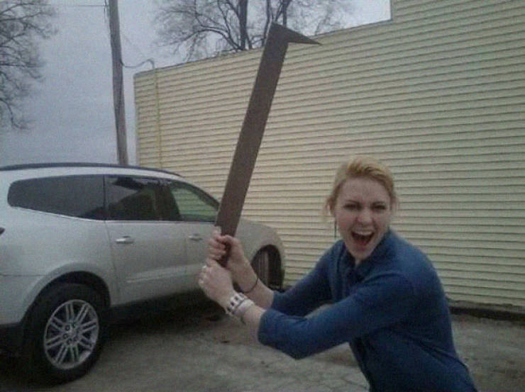 Lady buys a Uruk-Hai scimitar in a local antique shop