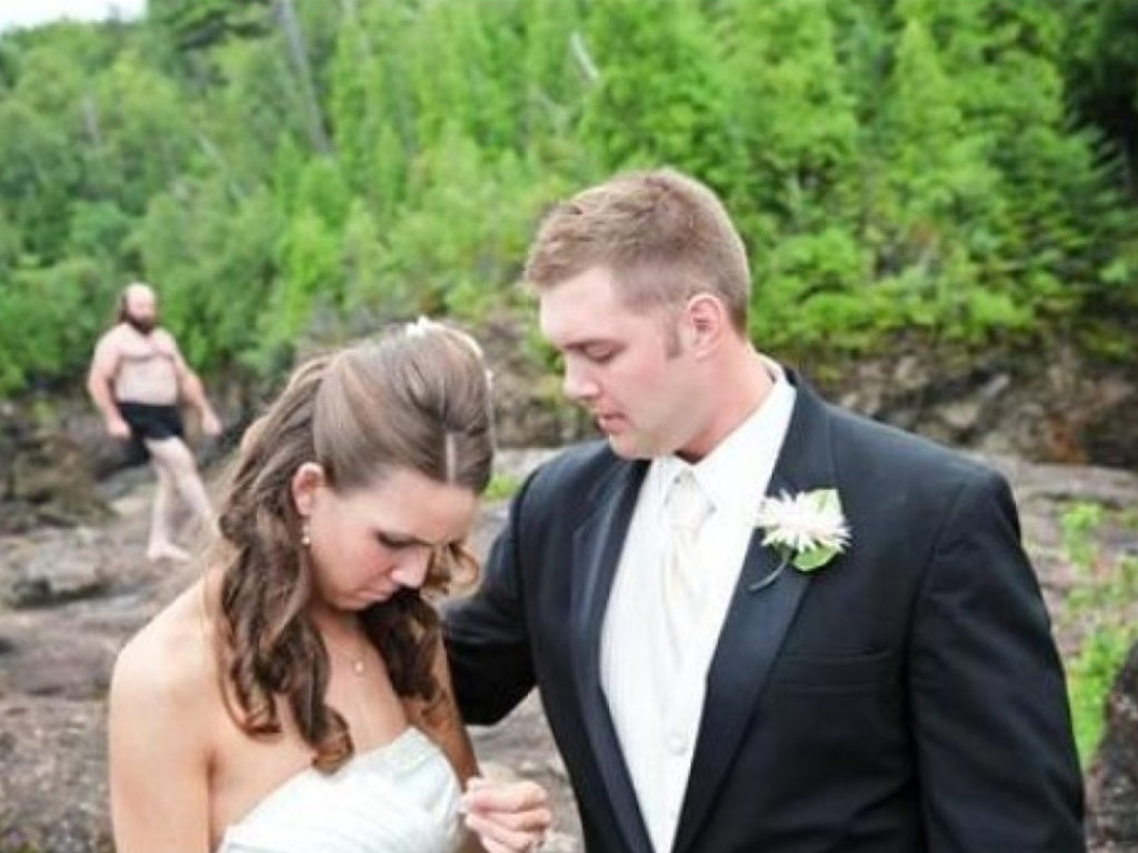 wedding awkward photobomb