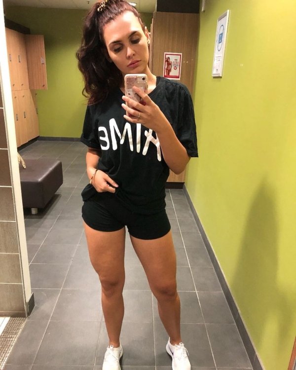 woman working out thigh - 3MIX