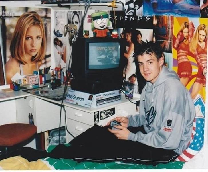 The essence of a 90s bedroom