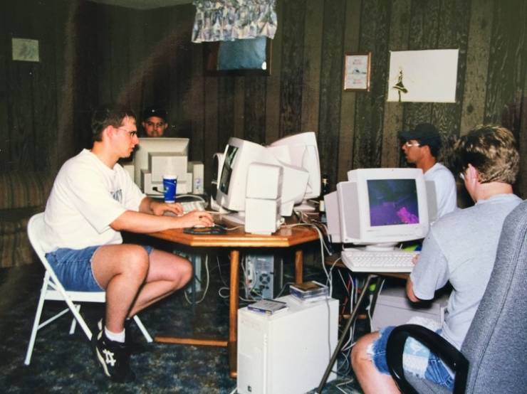Computer clubs in the 90s were the best place to hang out!