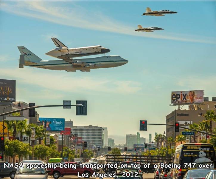 space shuttle over la - Ktlaw ePix Te Mindy peint Laura 211 asaride Color Asap Nasa spaceshipbeing transported on top of a Boeing 747 over Los Angeles, 2012