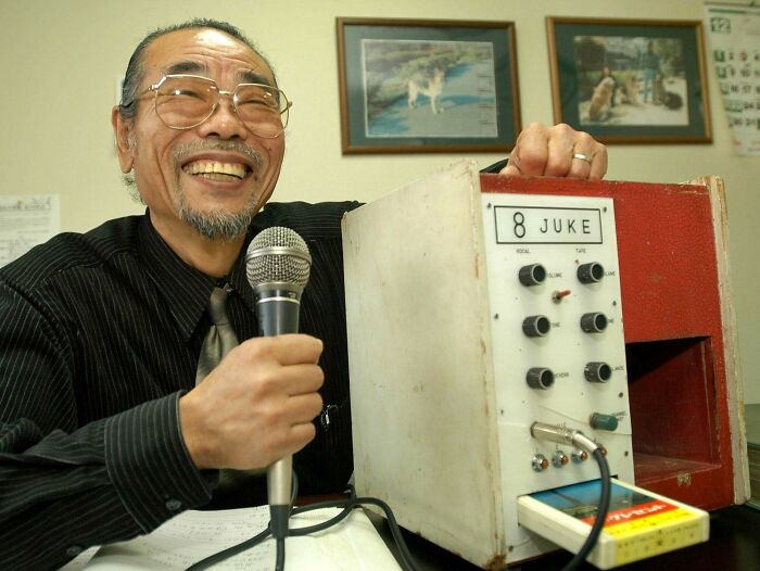 This Is Daisuke Inoue, The Inventor Of Karaoke. He Did Not Patent The Machine Because He Wanted To "Teach The World To Sing". He Earned Nothing From The Billion Dollar Industry His Invention Has Spawned And Has No Regrets. Photo Is Of Him And The Very First Karaoke Machine Ever Made