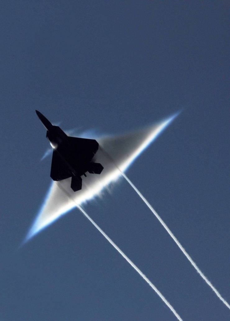 f 22 raptor breaking sound barrier