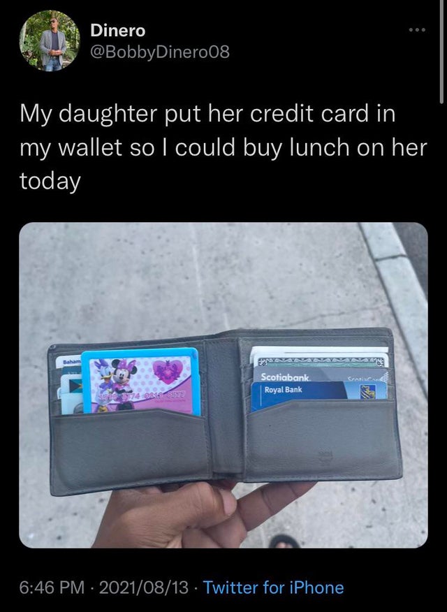 multimedia - Dinero My daughter put her credit card in my wallet so I could buy lunch on her today Critic Scotiabank Royal Bank 514 98108 Twitter for iPhone