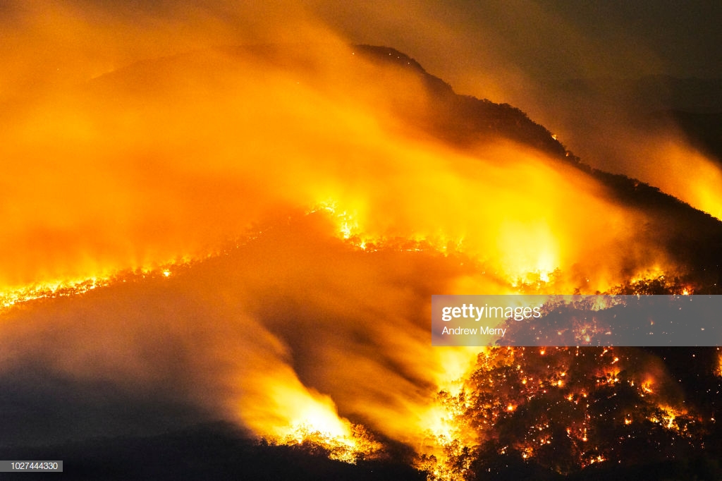 blue mountains fire - gettyimages Andrew Merry 1027444330