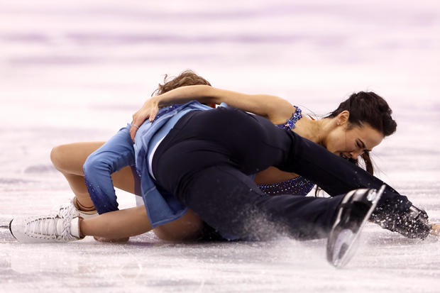 worst winter olympic fails - Madison Chock and Evan Bates  fall
