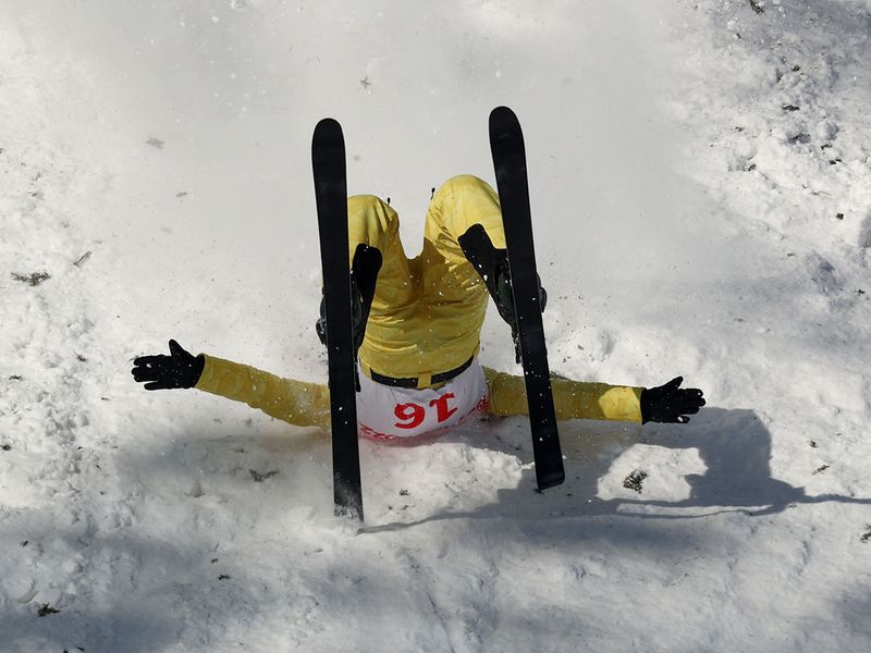 worst winter olympic fails - Akmarzhan Kalmurzayeva crash