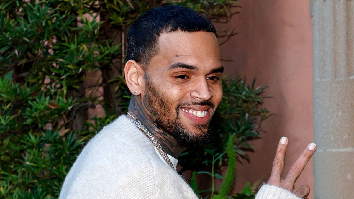 celebrities who committed crimes - Chris Brown not only beat but strangled Rihanna while threatening to kill her and he still sells out entire stadiums