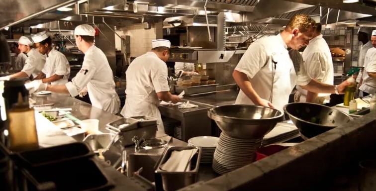 Jobs that deserve higher pay -cooking in a restaurant - Le