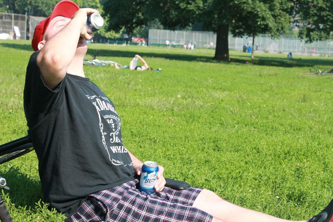 double standard rich vs poor - drinking in parks - Siam