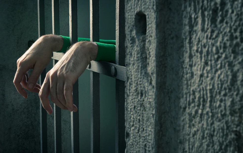 scary prison stories - elderly in jail