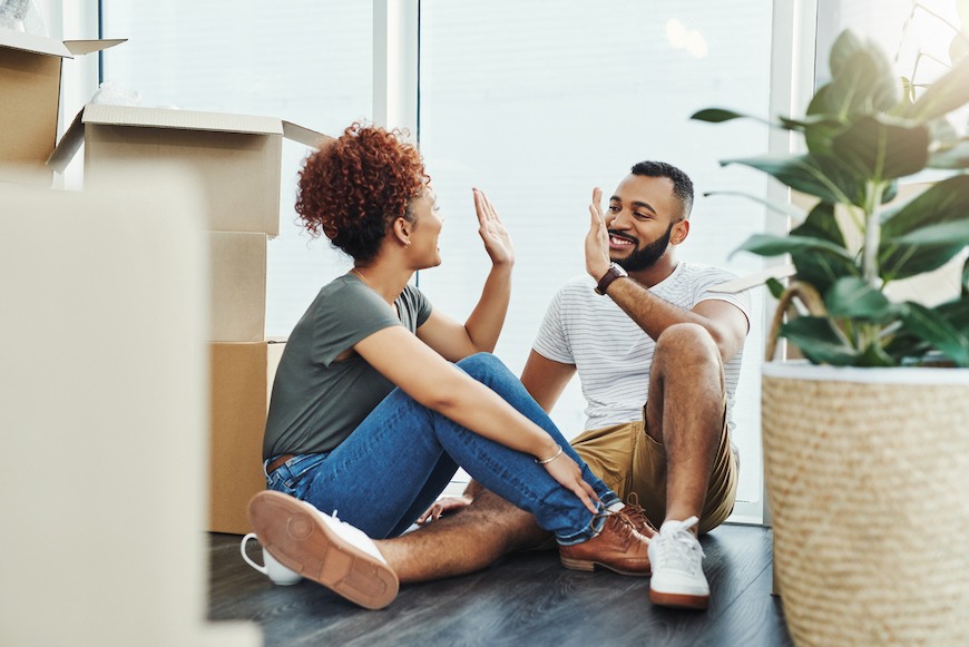 Things Men Learned in a Relationship - move out couple