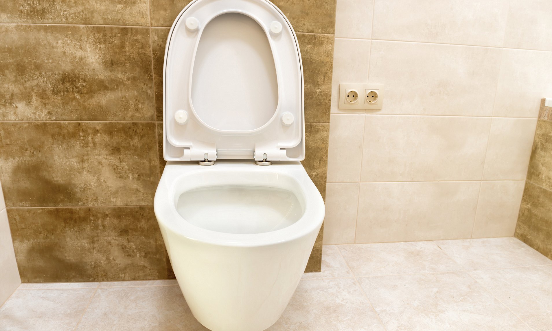Things Men Learned in a Relationship - Toilet