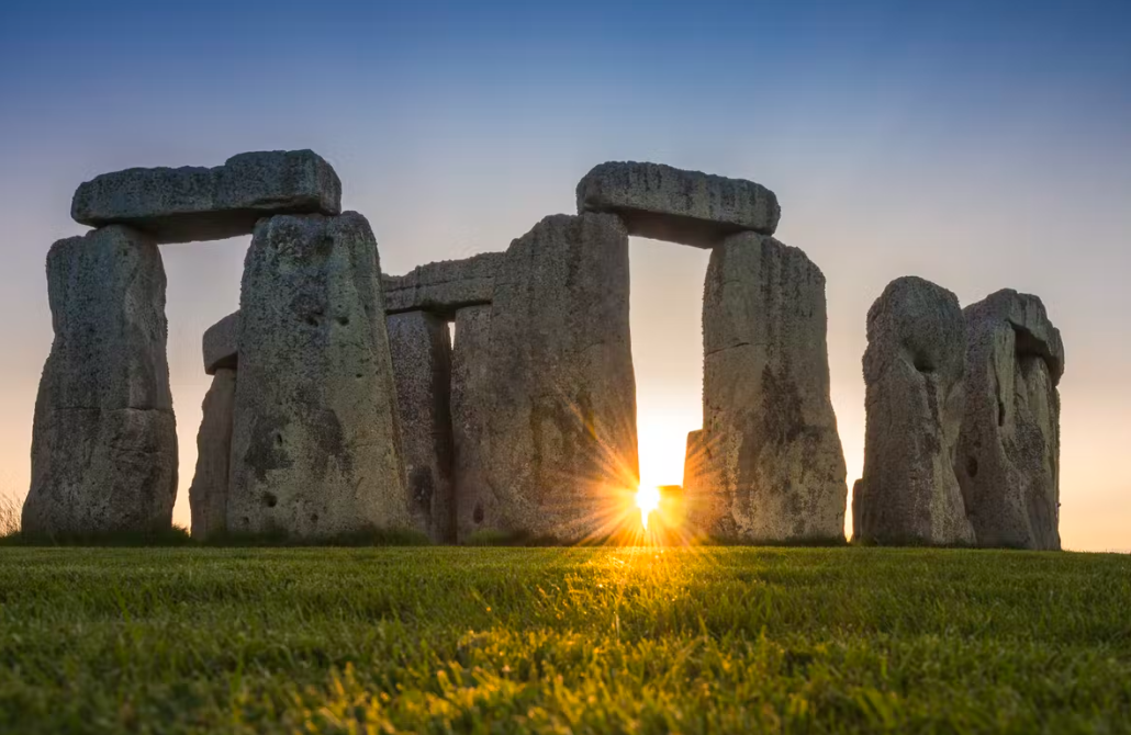 Things Tourists Need to Stop Doing - stonehenge
