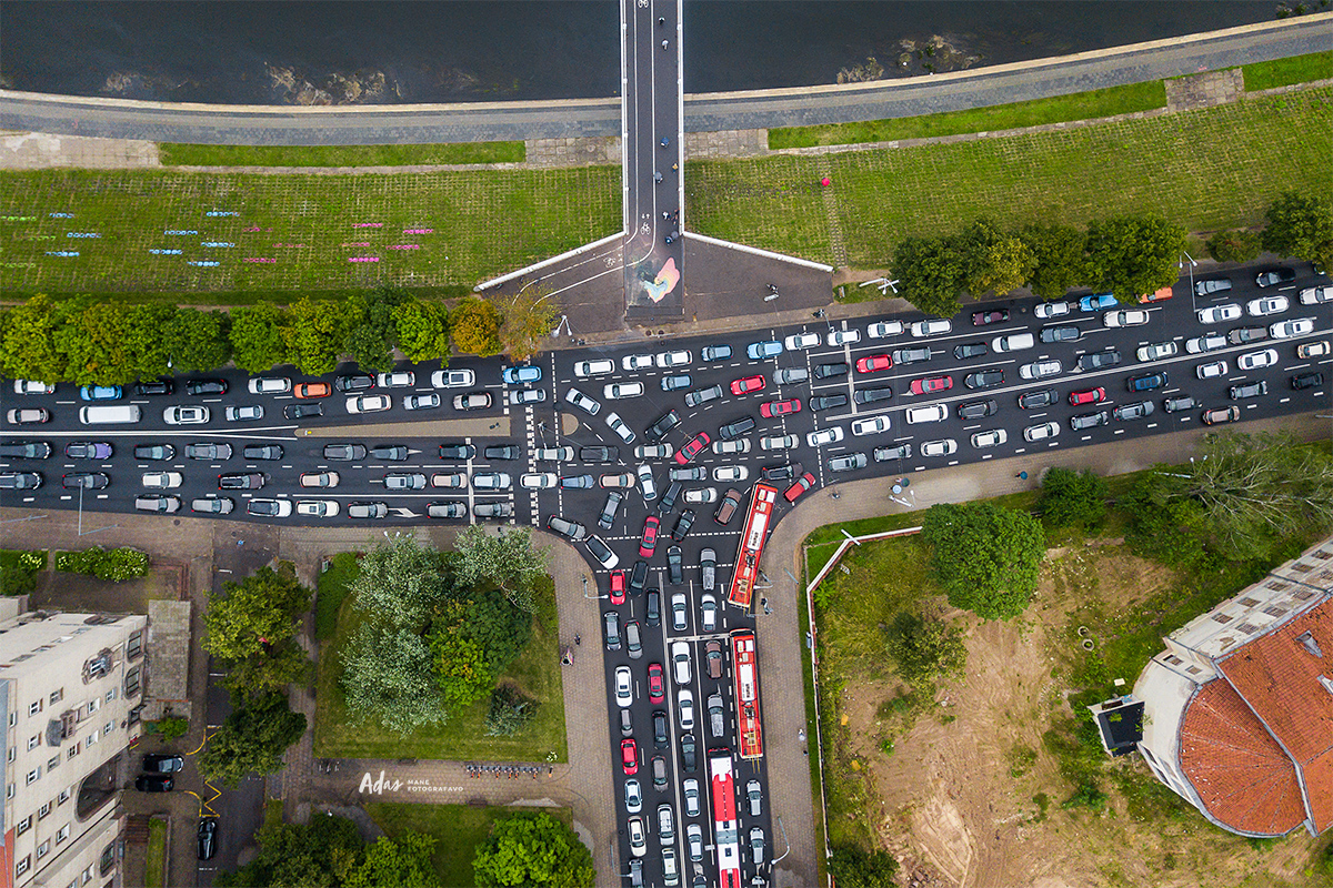 People Create Fake Traffic Jams When They’re Late