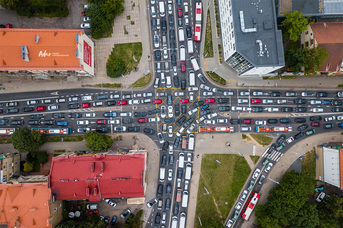 People Create Fake Traffic Jams When They’re Late