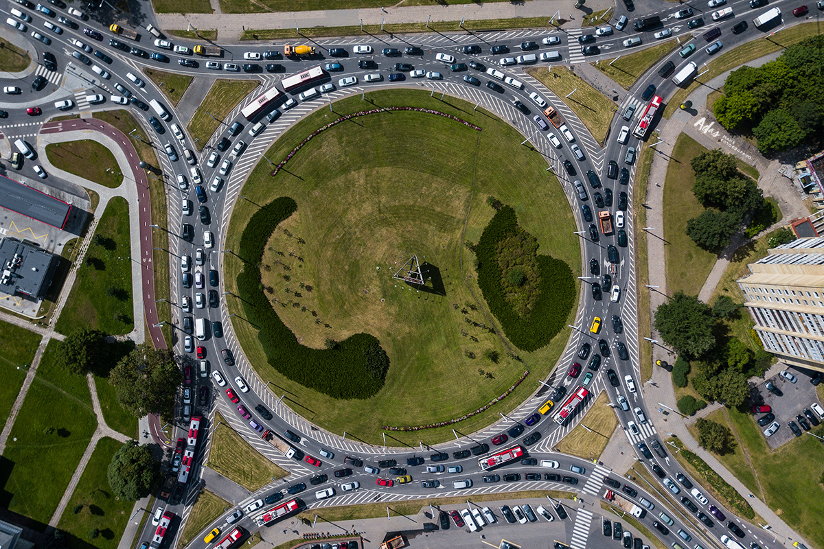 People Create Fake Traffic Jams When They’re Late