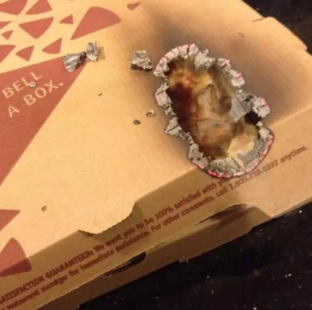 This mom who tried to heat the pizza inside the box.