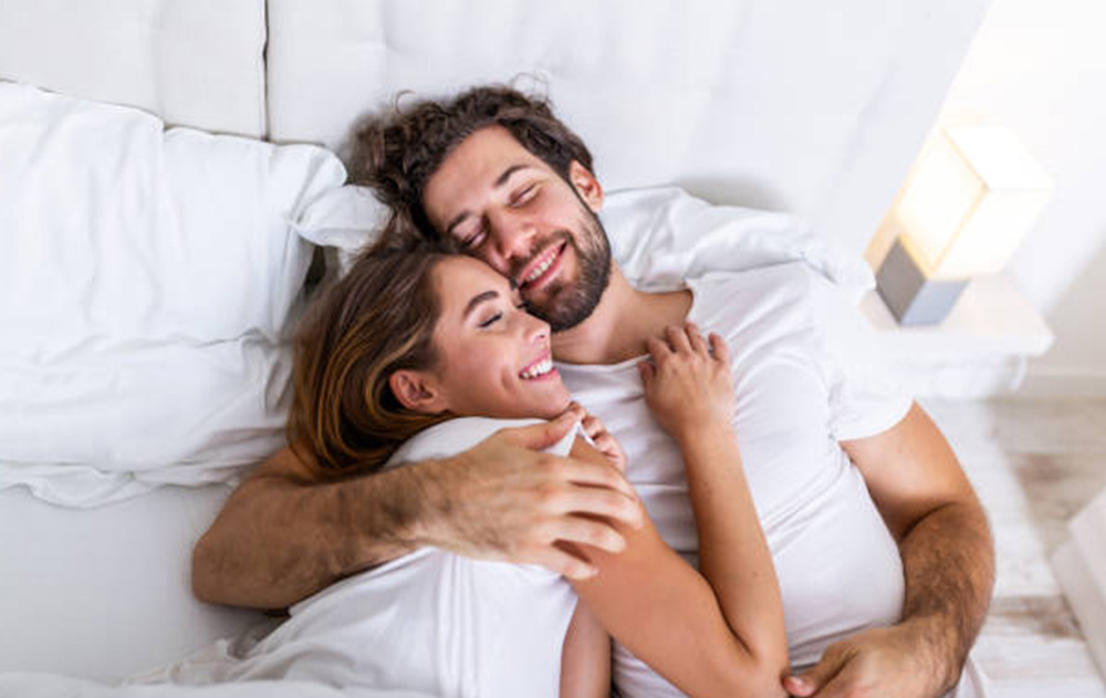 frugal date ideas - couple in bed