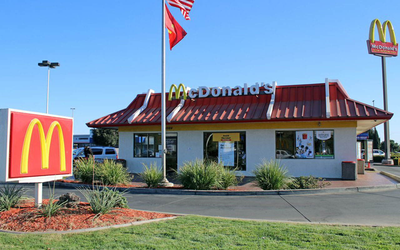 old mcdonalds - an McDonald's McDonald's 321 Al m
