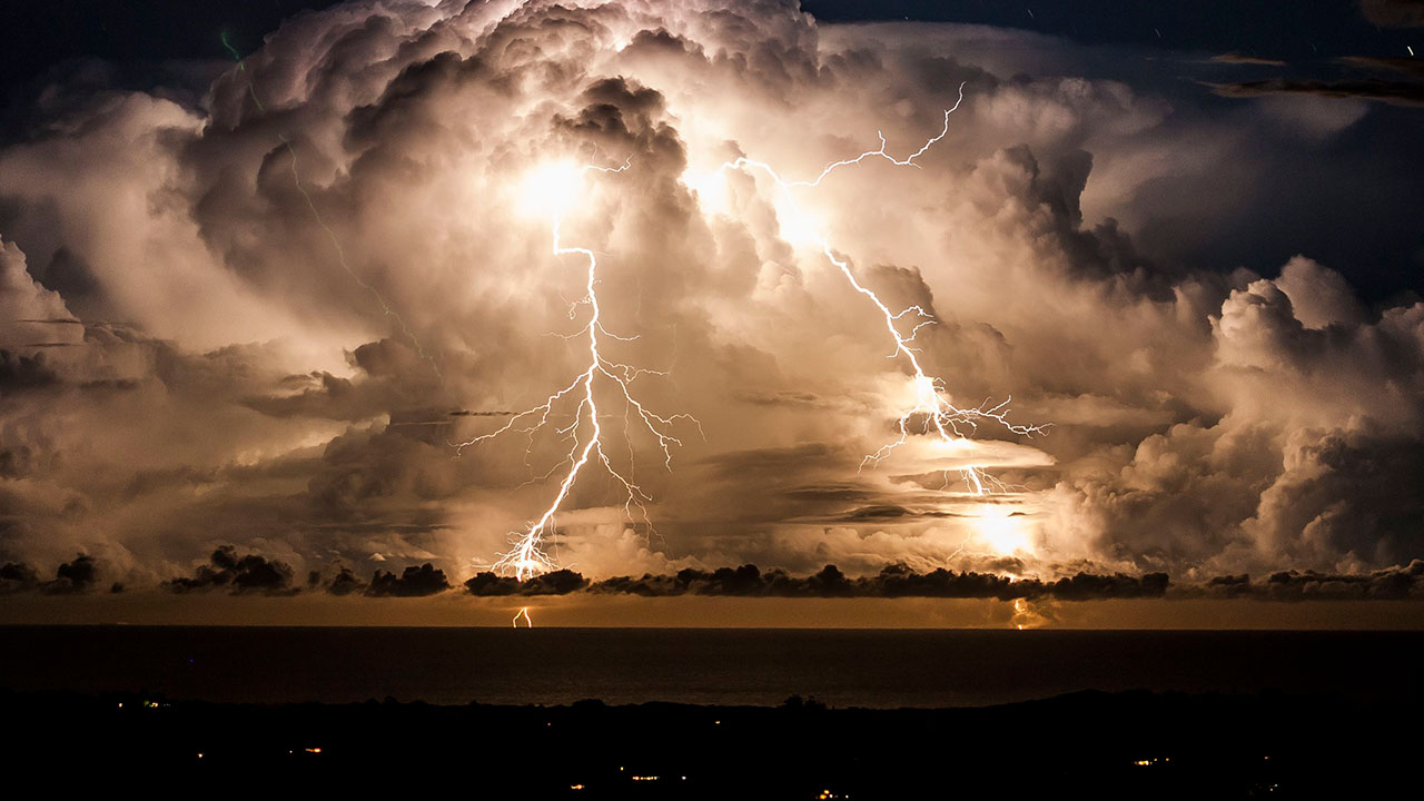 Facts that are actually myths - lightning storm