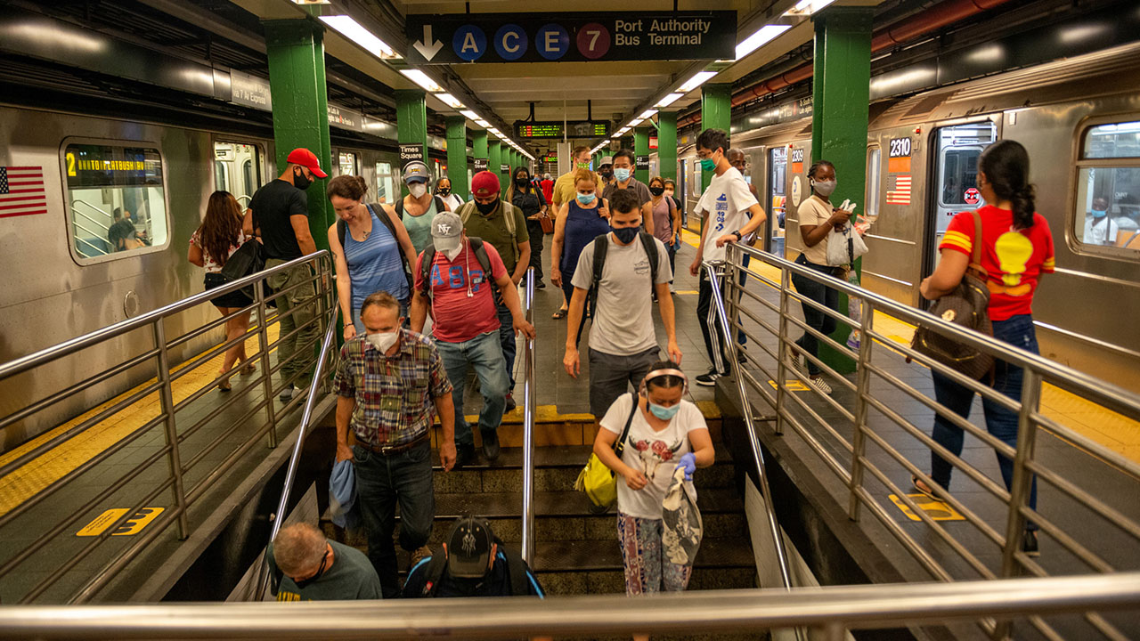 Advice for Visiting the USA - people wearing masks in nyc