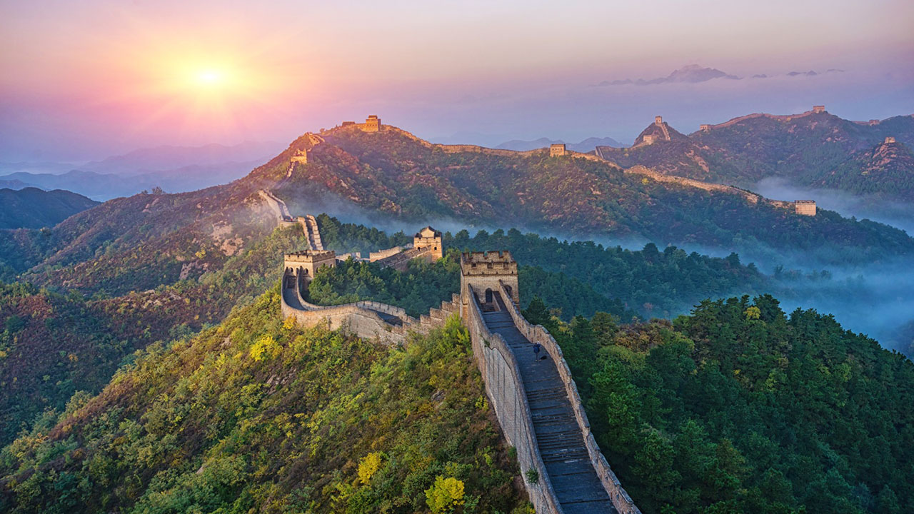 false facts - You can see the Great Wall of China from space with the naked eye